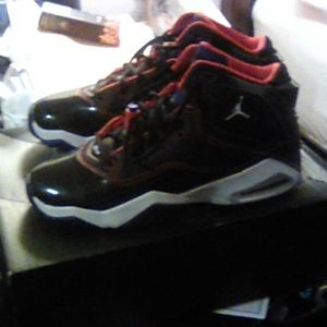 Size 6.5y Jordan Be loyals